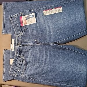 Signature Levi Strauss Women's 16L W33 L34 NWT. Very Nice